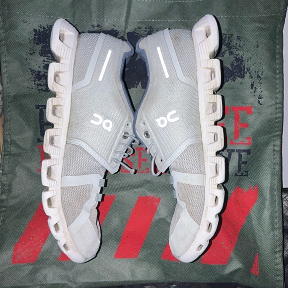 On cloud lifestyle shoes women’s size 9 grey white - Picture 2 of 6